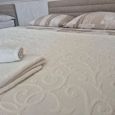 Sarreti Apartmanhaz Balatonfüred Buitenkant foto